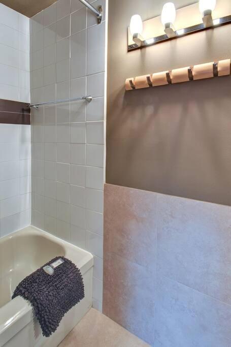 Charming Tremblant 1 Bedroom With Pool And Hot Tub Mont-Tremblant Exterior foto